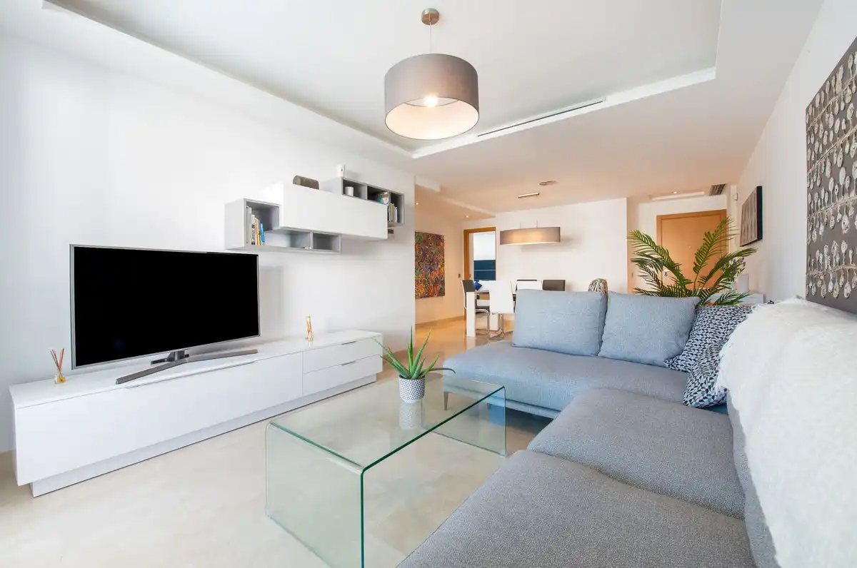Sala d'estar de Apartament en venda en Marbella amb Aire condicionat, Terrassa i Piscina comunitària