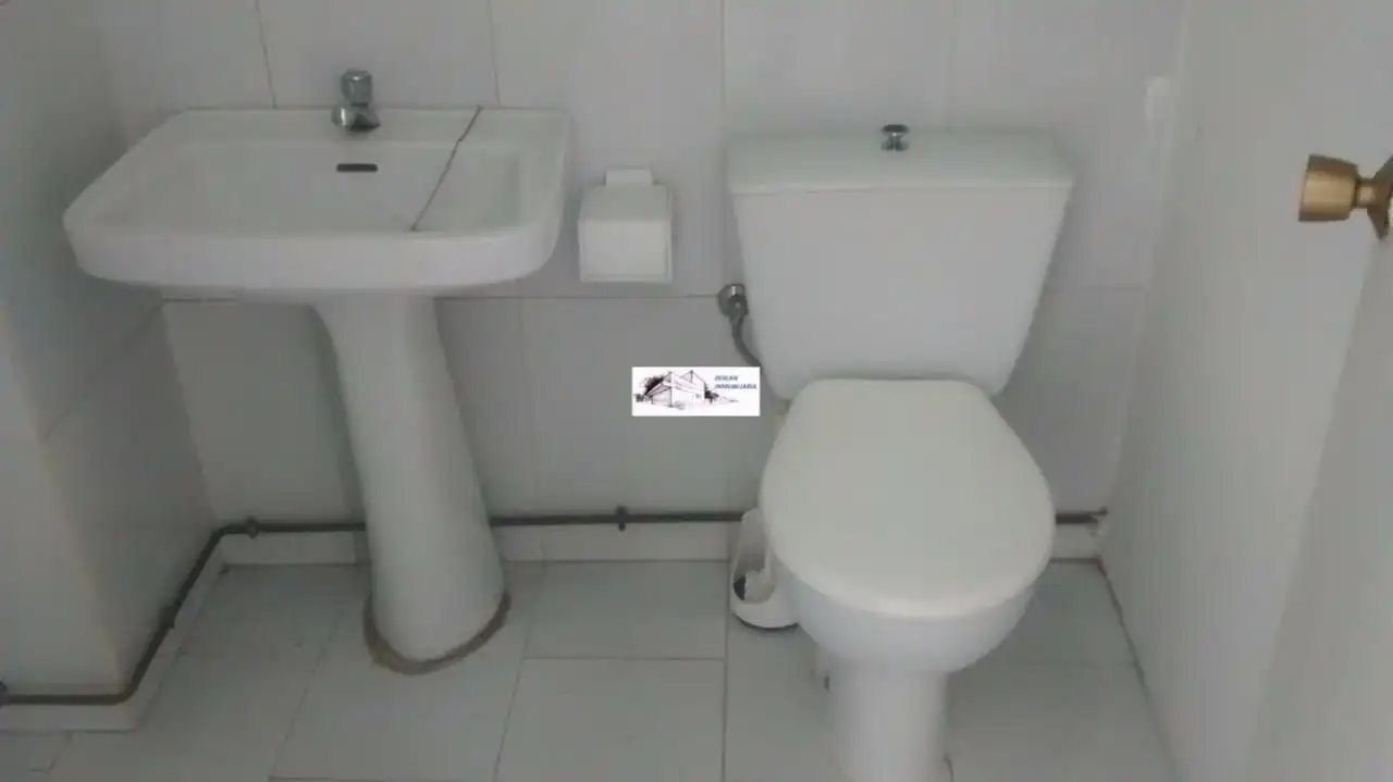 Bathroom of Commercial properties for rent in Cangas 