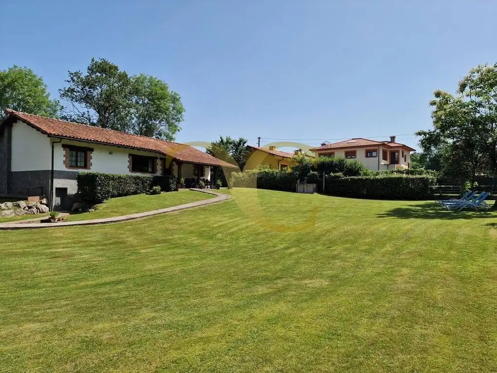 Casa o xalet en venda en Llanes amb Calefacció, Jardí privat i Terrassa