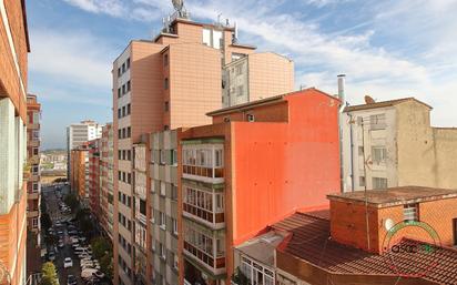 Vista exterior de Pis en venda en Gijón  amb Calefacció, Parquet i Balcó