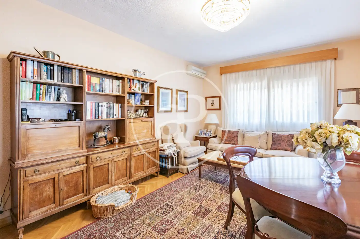 Sala d'estar de Casa o xalet en venda en Las Rozas de Madrid amb Aire condicionat, Calefacció i Jardí privat