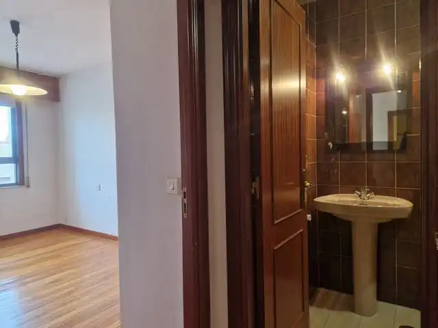 Piso en venta en Teo con Calefacción, Parquet y Trastero