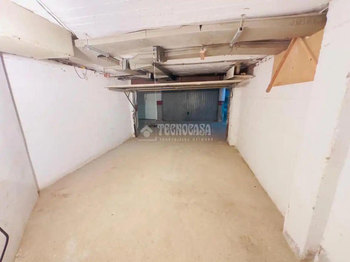 Garage zum Verkauf in Manilva