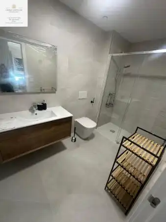Baño de Piso de alquiler en Elche / Elx con Aire acondicionado, Piscina y Amueblado