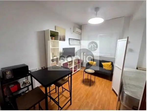 Sala de estar de Estudio de alquiler en Sevilla con Aire acondicionado y Amueblado