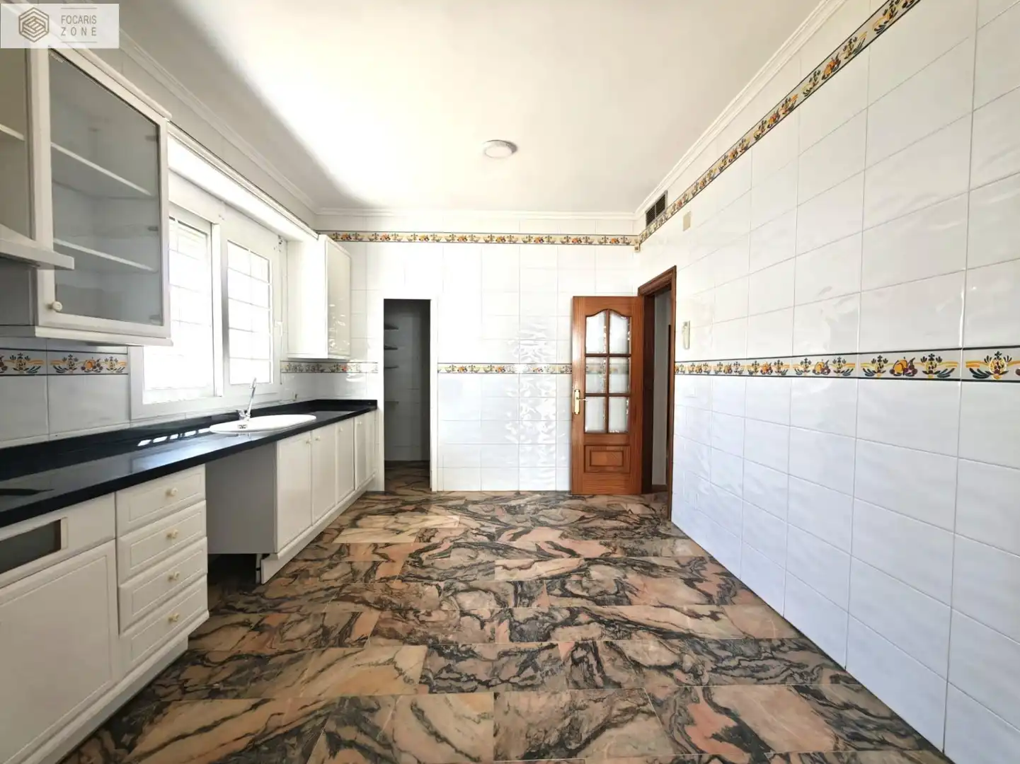 Cuina de Casa o xalet en venda en Málaga amb Aire condicionat, Calefacció i Terrassa