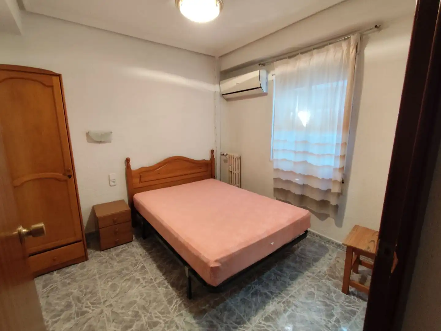Schlafzimmer von Wohnung zur Miete in  Zaragoza Capital mit Balkon
