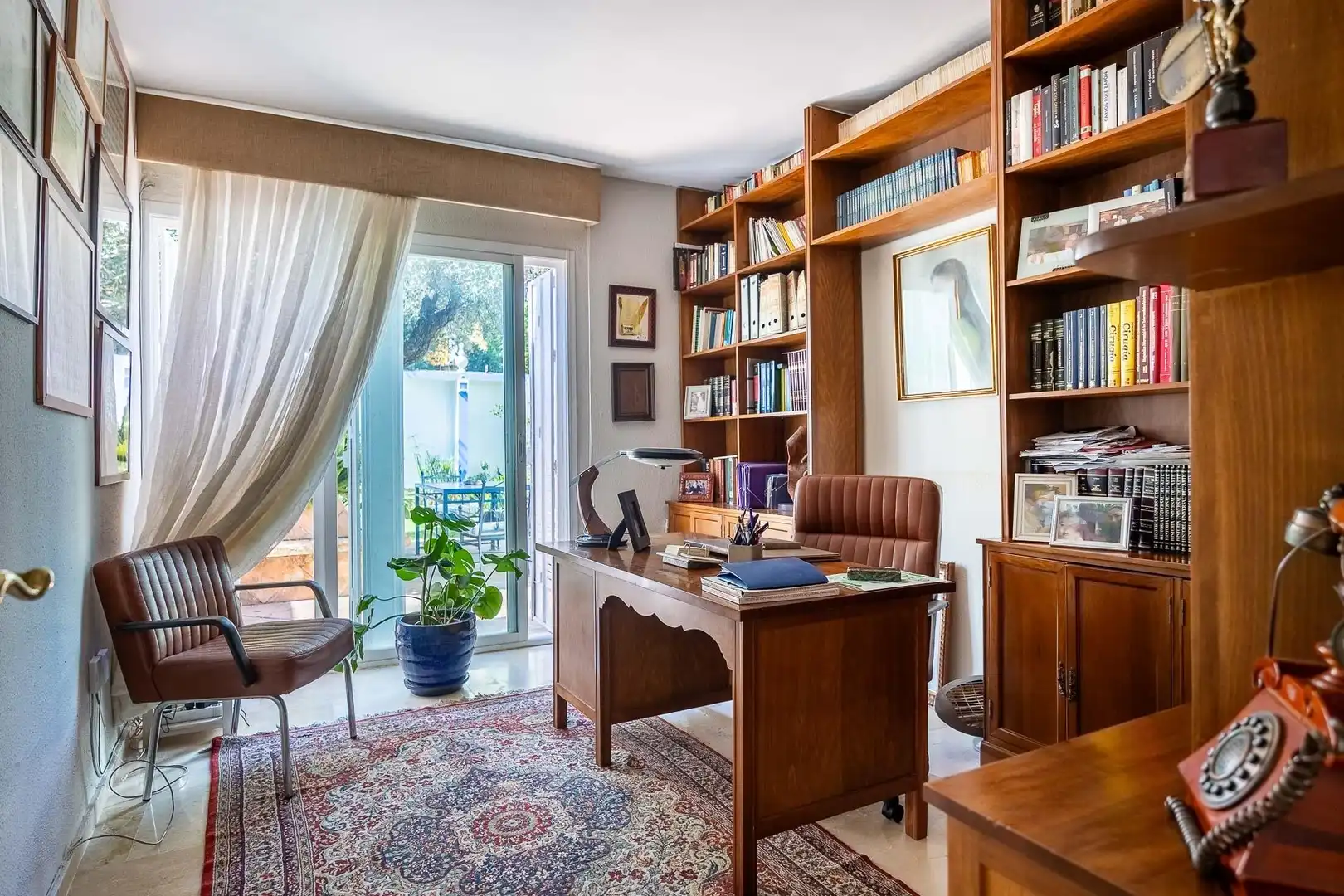 Wohnzimmer von Haus oder Chalet zum Verkauf in Tomares mit Klimaanlage, Heizung und Privatgarten