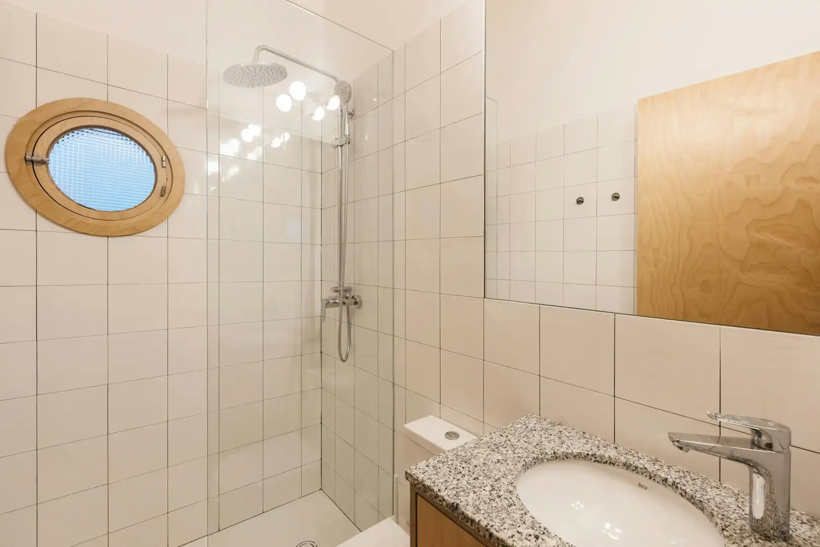 Bathroom of Flat for rent in Madrid  with Air Conditioner, Furnished and Washing machine