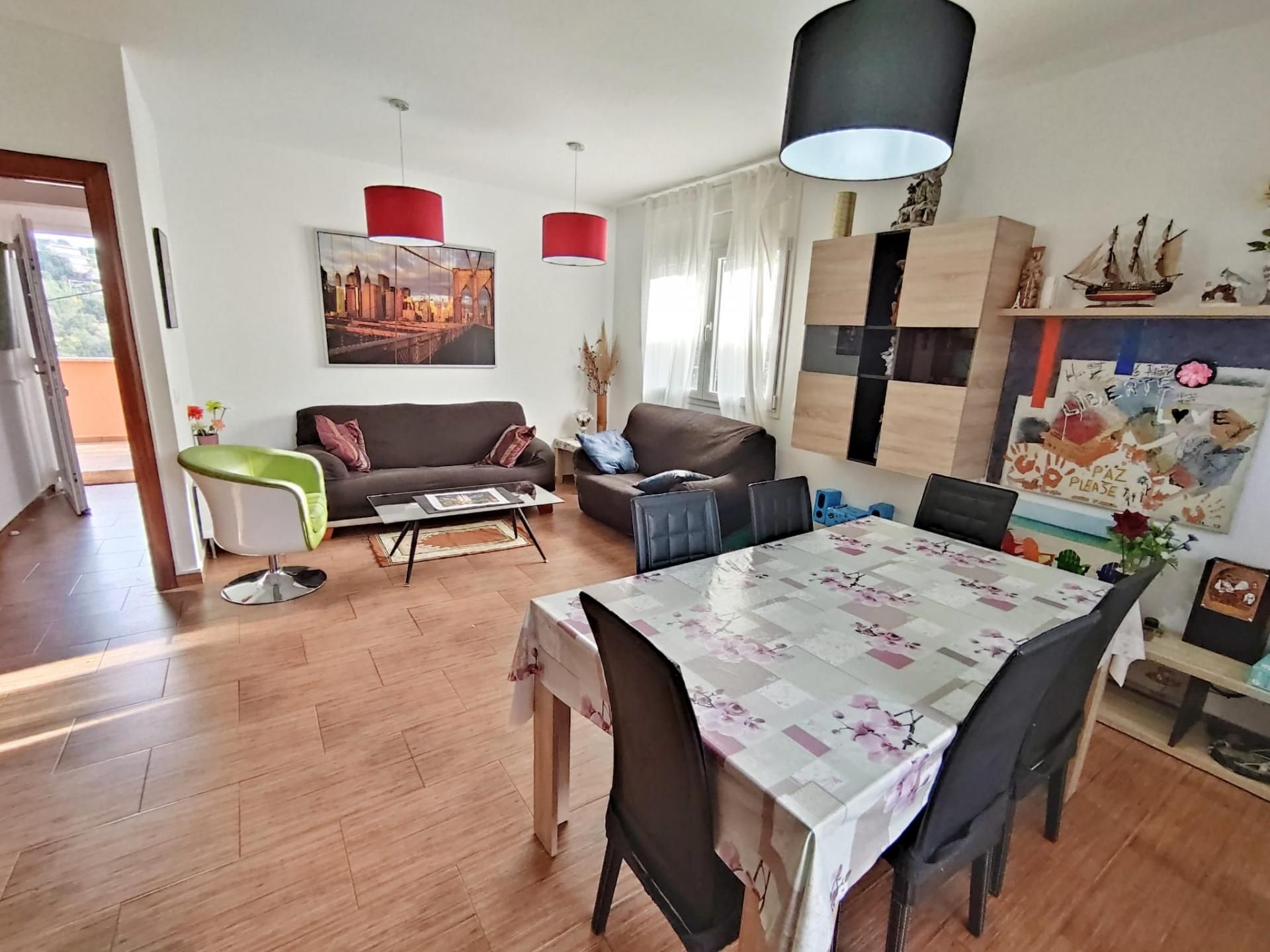 Sala d'estar de Casa adosada en venda en Vidreres amb Calefacció, Jardí privat i Terrassa