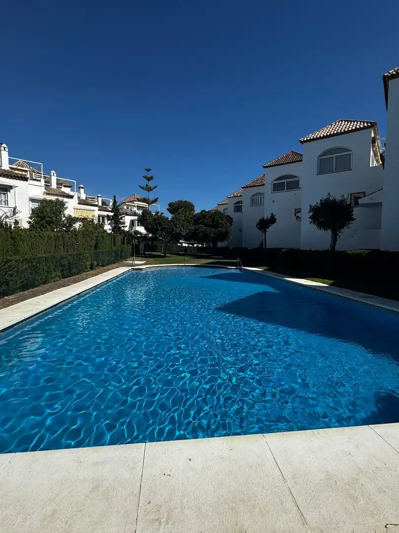 Jardí de Apartament de lloguer en Marbella amb Aire condicionat, Calefacció i Moblat