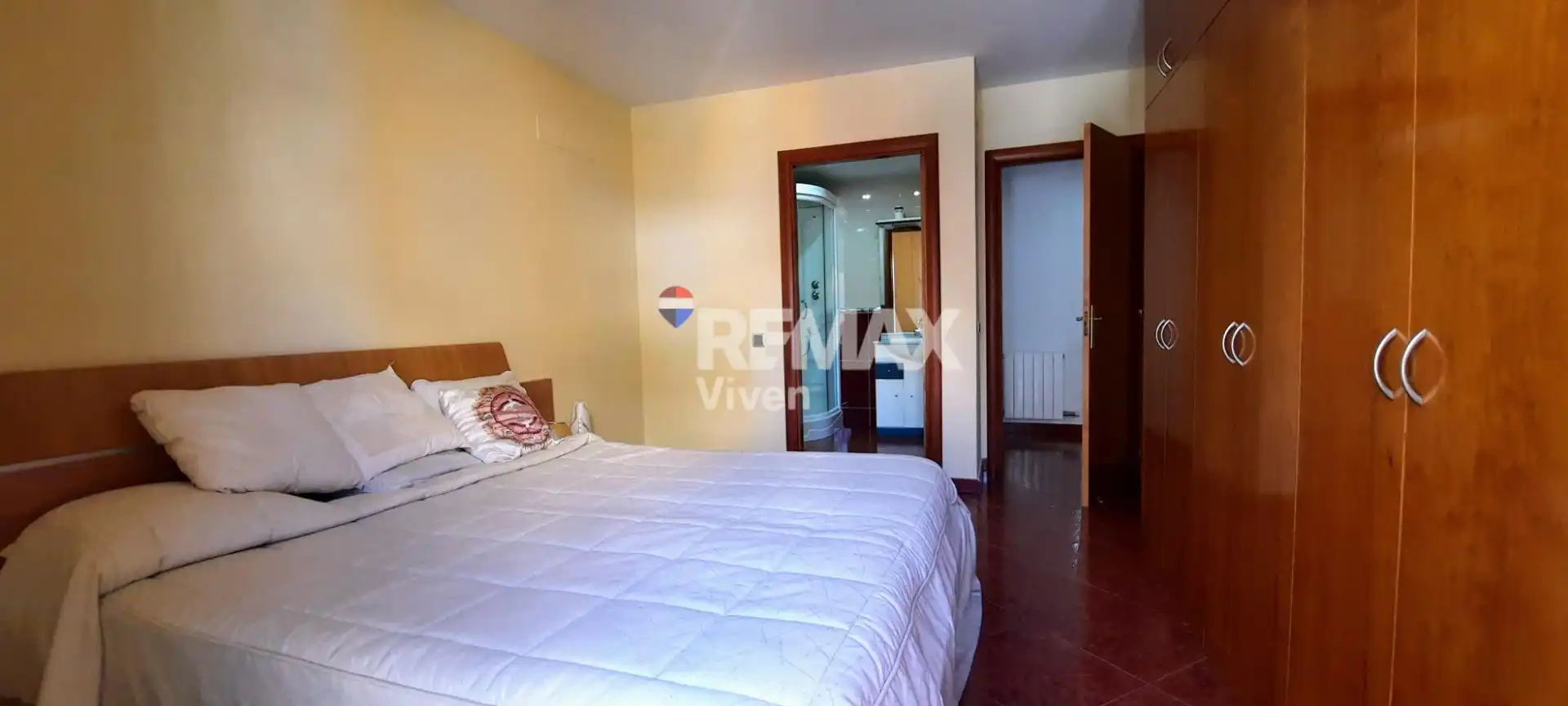 Schlafzimmer von Einfamilien-Reihenhaus zum Verkauf in Sant Pere de Ribes mit Klimaanlage und Heizung