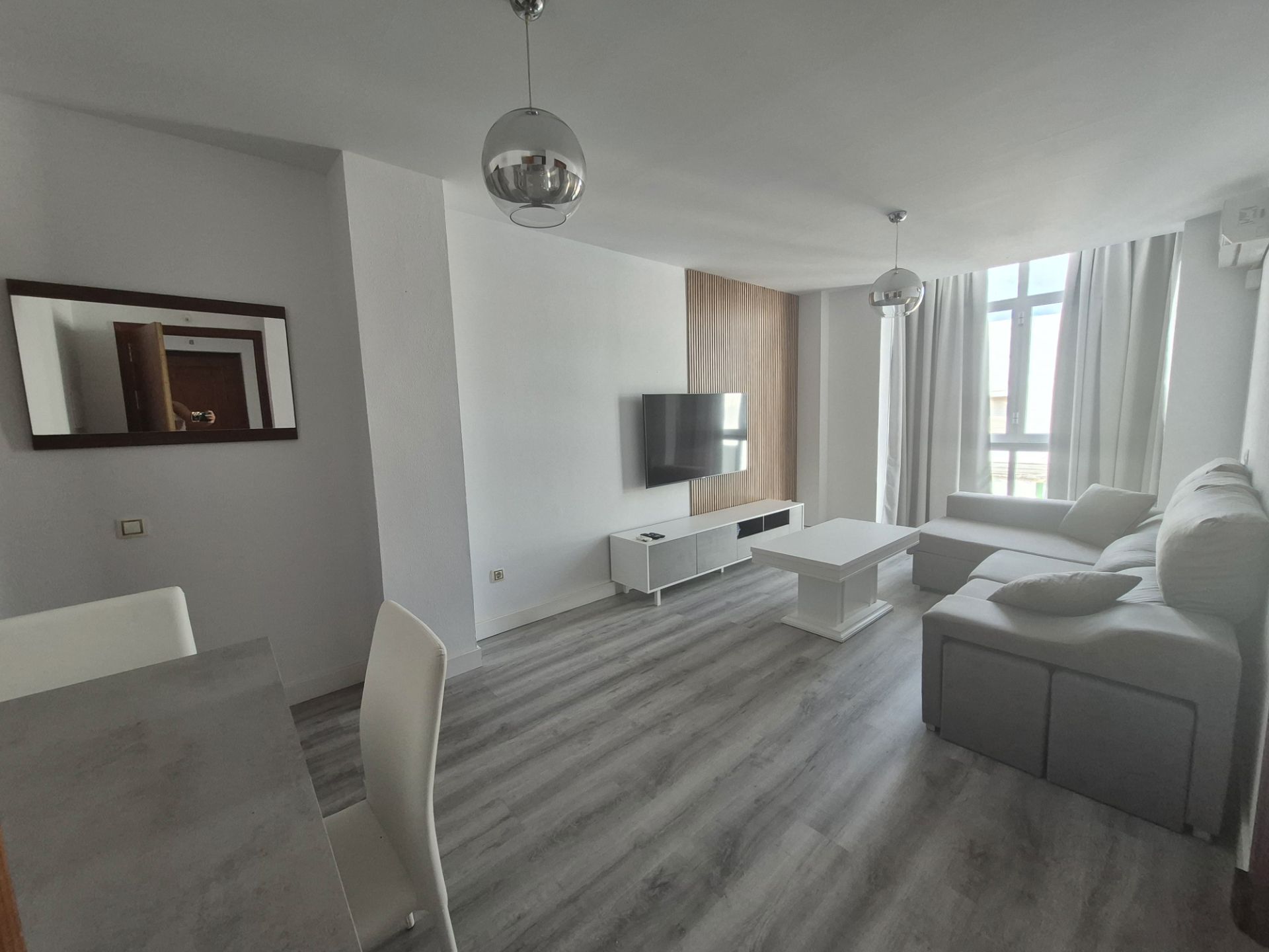 Sala d'estar de Pis de lloguer en Chiclana de la Frontera amb Aire condicionat i Moblat