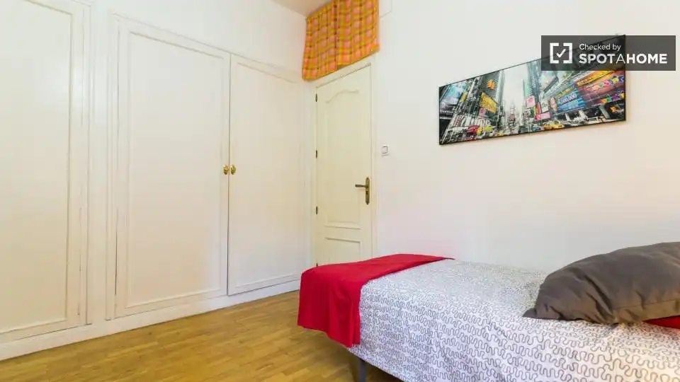 Room in Embajadores - Lavapiés