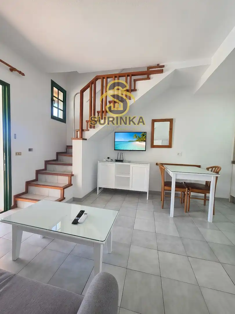 Sala de estar de Apartamento de alquiler en San Bartolomé de Tirajana con Terraza, Piscina y Amueblado