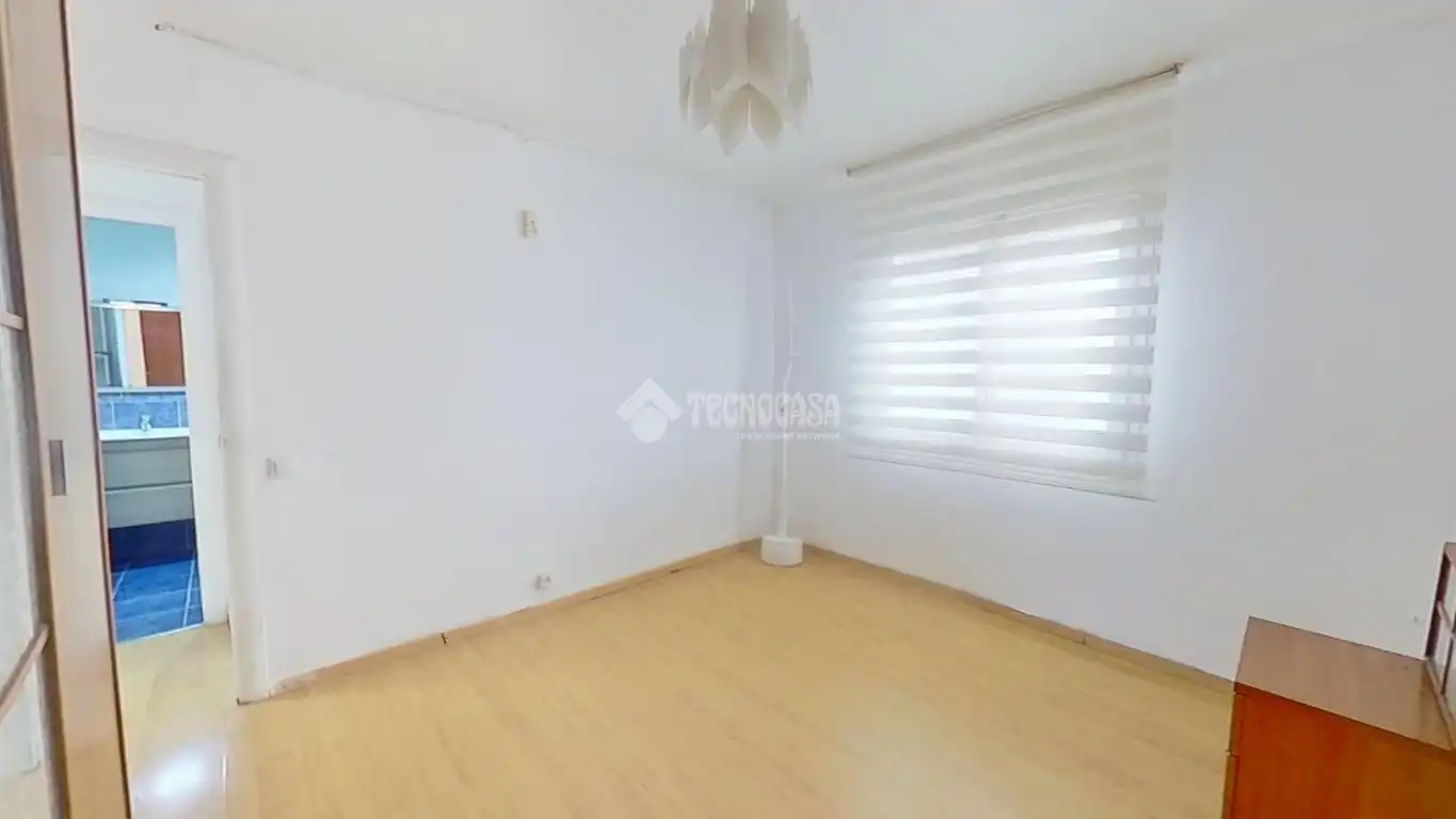Dormitori de Pis en venda en Barberà del Vallès amb Aire condicionat, Parquet i Moblat