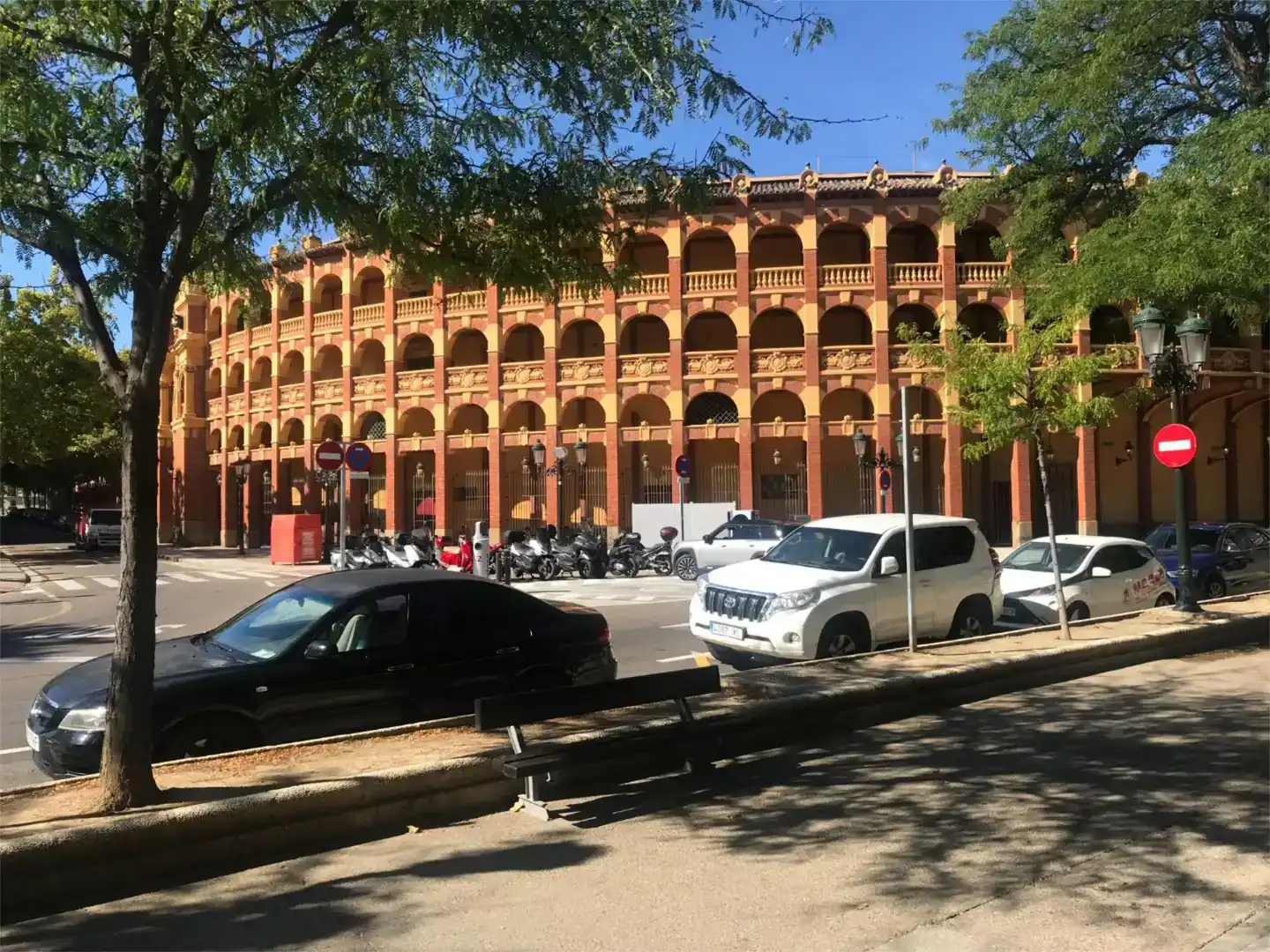Außenansicht von Wohnung zum Verkauf in  Zaragoza Capital mit Klimaanlage und Balkon