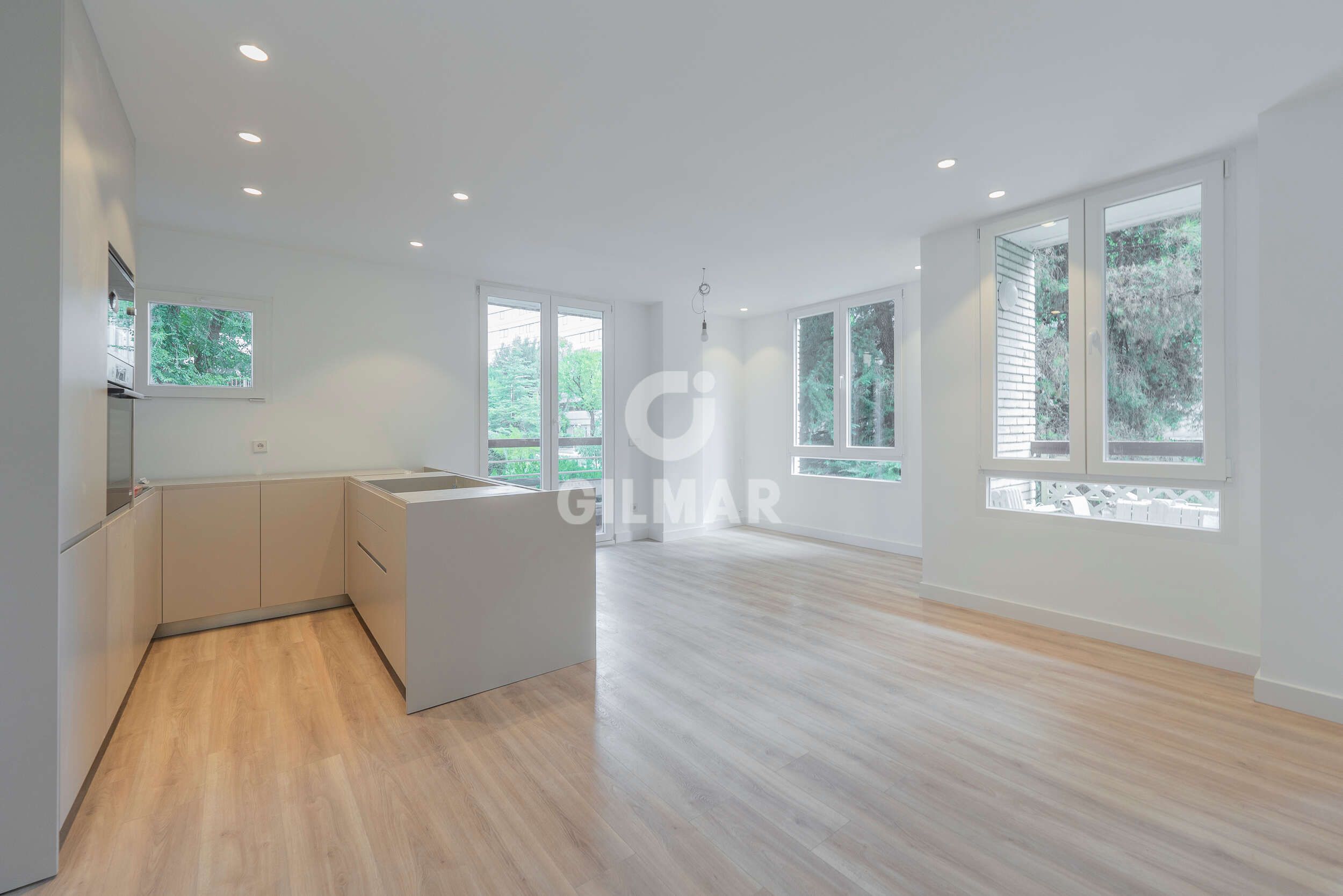 Habitación de Piso en venta en  Madrid Capital con Calefacción, Jardín privado y Balcón