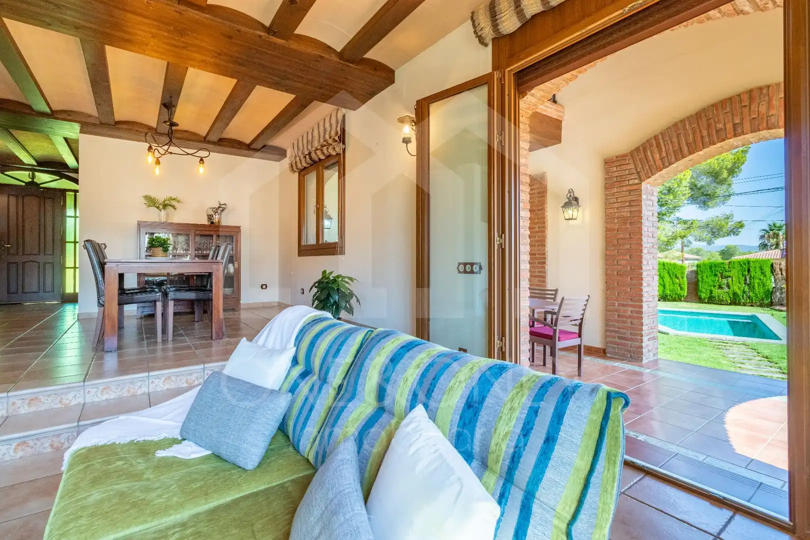 Sala d'estar de Casa o xalet en venda en Mont-roig del Camp amb Aire condicionat, Calefacció i Jardí privat