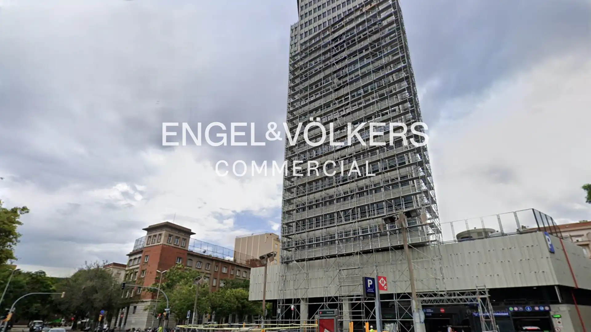 Vista exterior de Oficina en venda en Barcelona amb Aire condicionat i Moblat