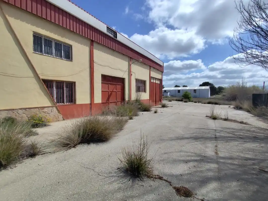 Vista exterior de Nave industrial en venta en Castalla con Calefacción