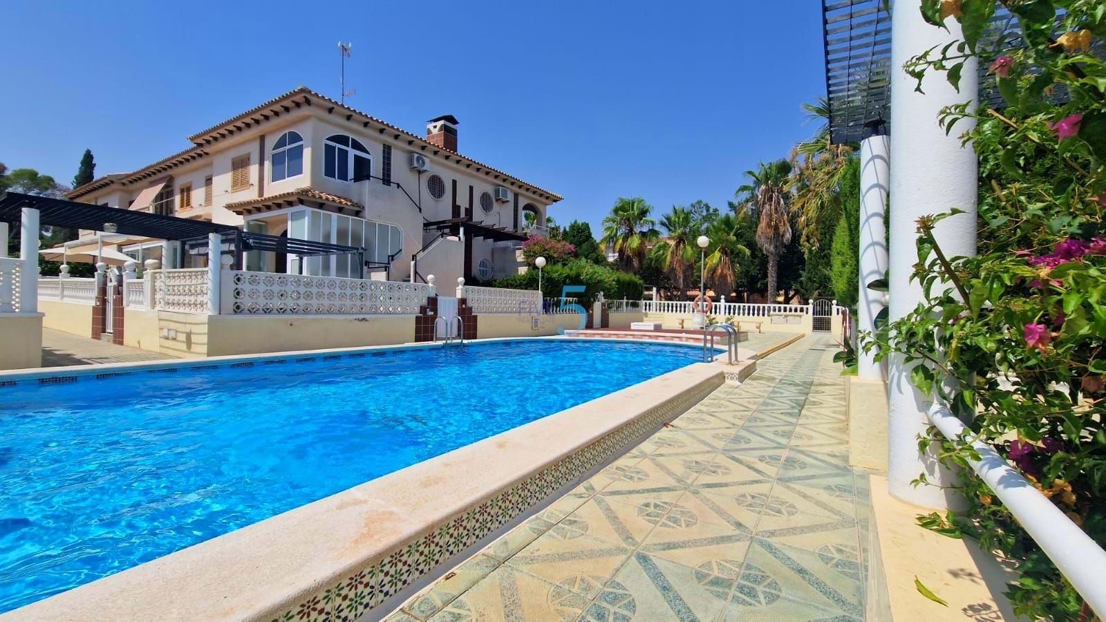 Piscina de Casa o chalet en venta en Torrevieja con Aire acondicionado, Calefacción y Terraza