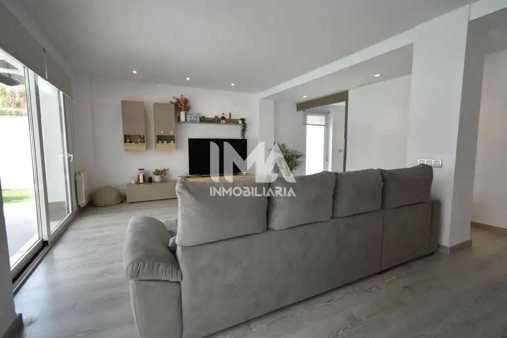 Sala d'estar de Casa o xalet de lloguer en L'Eliana amb Aire condicionat, Calefacció i Jardí privat