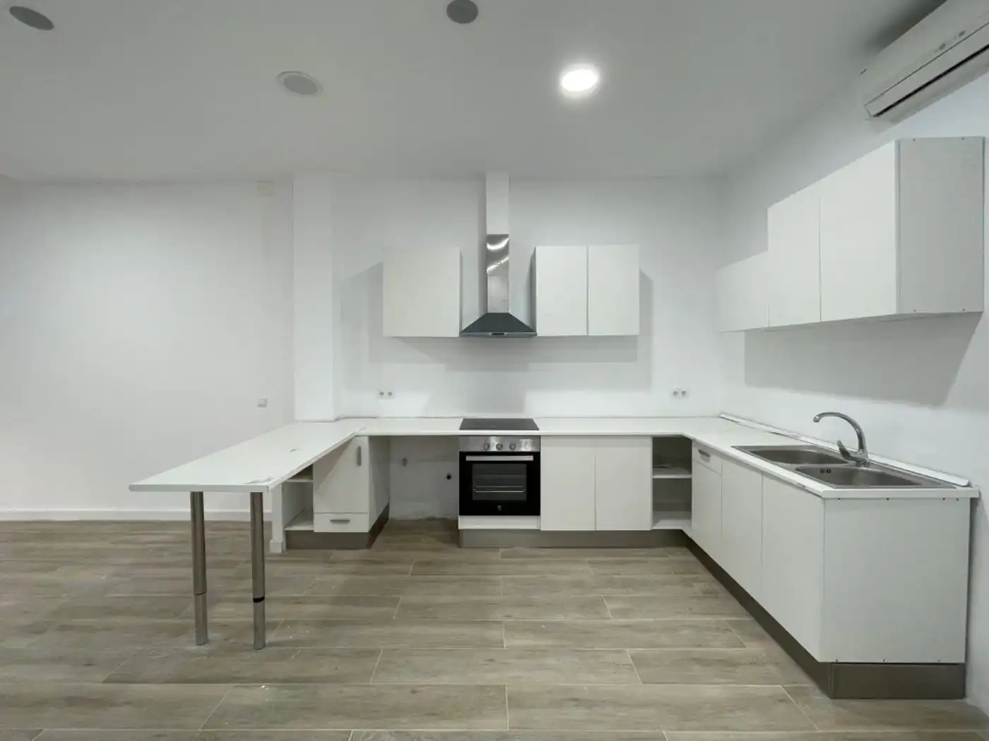 Kitchen of Ground floor for rent in Badalona  with Air Conditioner, Heating and Terrace