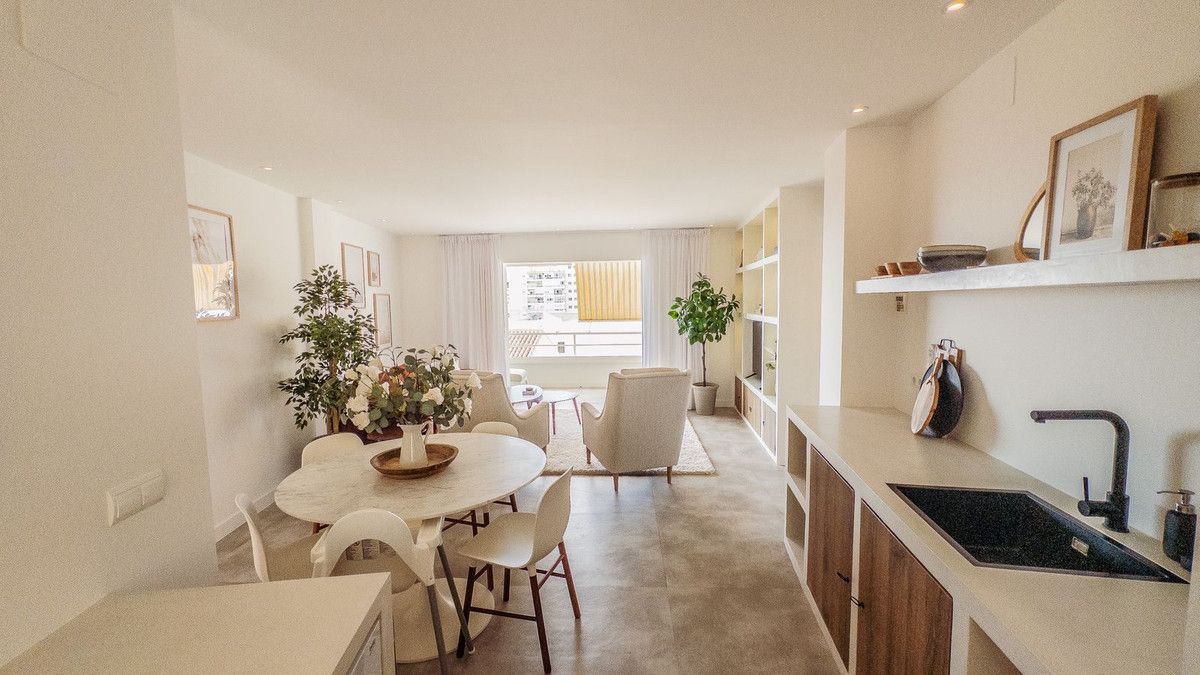 Sala d'estar de Pis en venda en Torremolinos amb Aire condicionat, Terrassa i Piscina comunitària