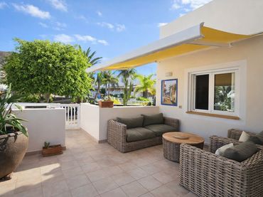 Casa pareada con piscina en venta en Avenida Colibrí 209