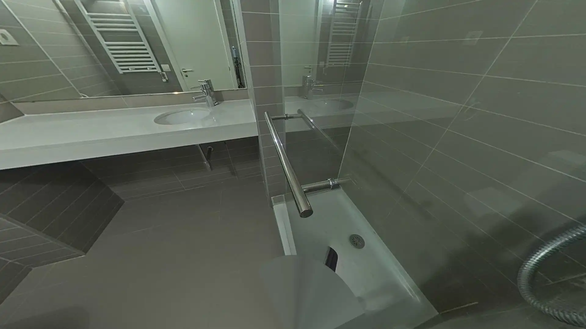 Bany de Pis en venda en Terrassa amb Aire condicionat, Calefacció i Terrassa
