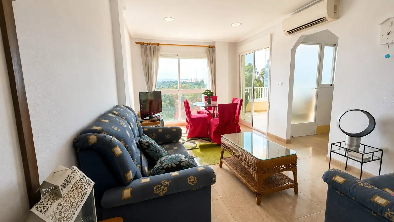 Living room of Flat for sale in Guardamar del Segura  with Terrace, Swimming Pool and Furnished