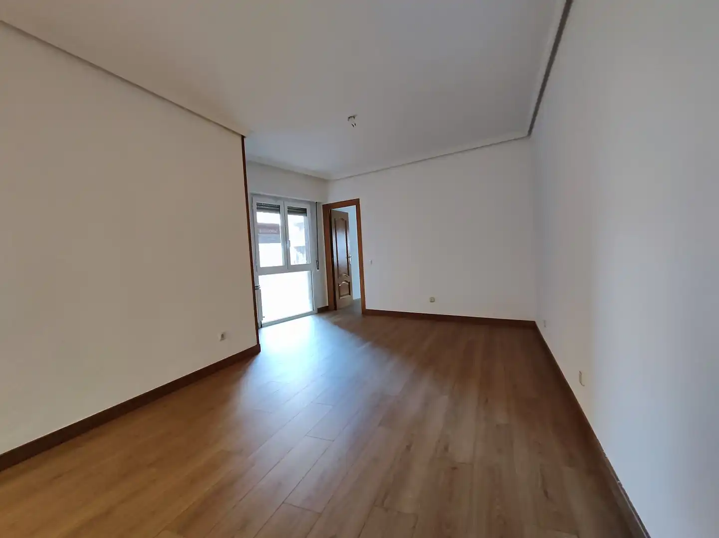 Sala d'estar de Pis en venda en  Logroño amb Calefacció, Parquet i Balcó