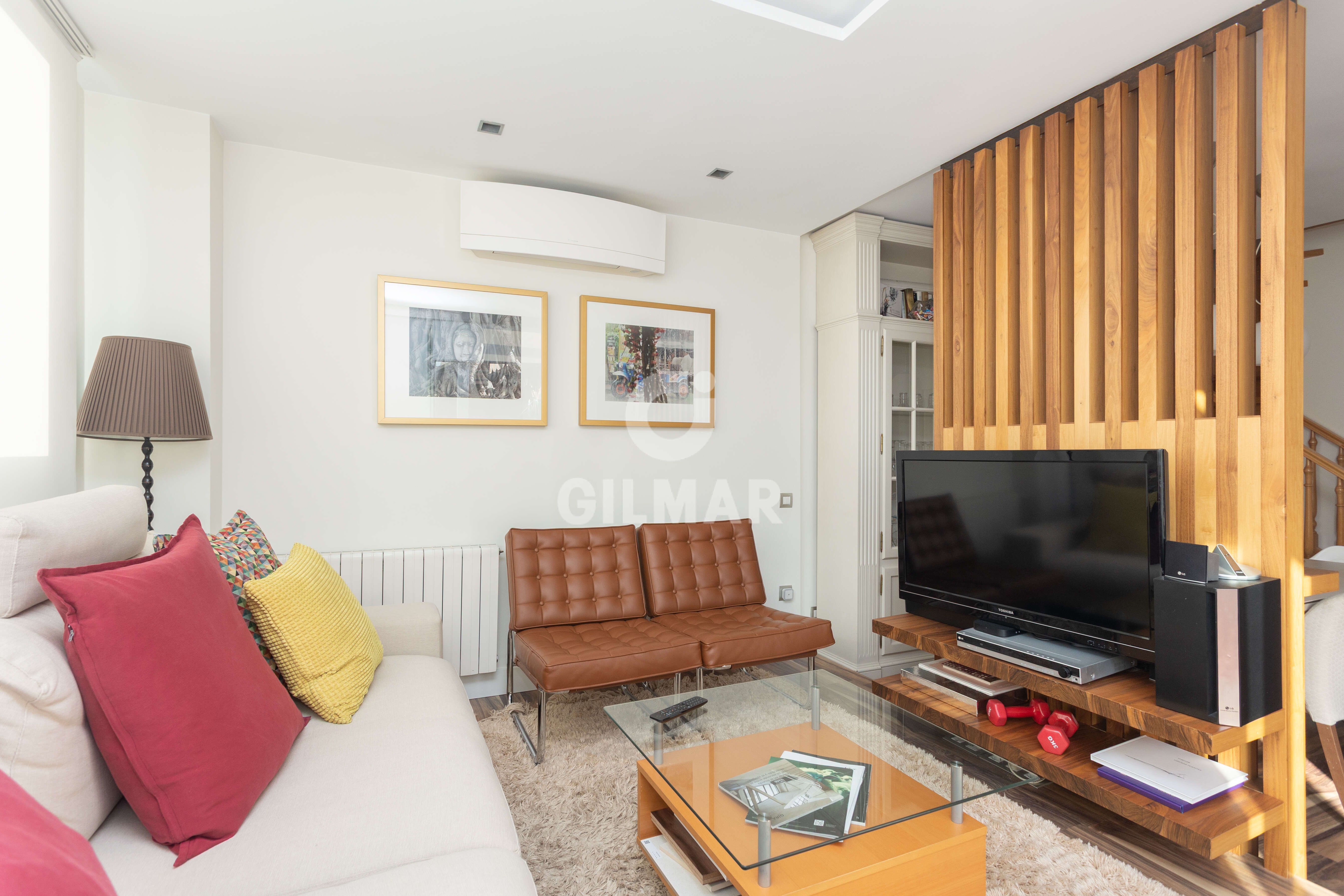 Sala d'estar de Pis en venda en  Madrid Capital amb Calefacció i Balcó