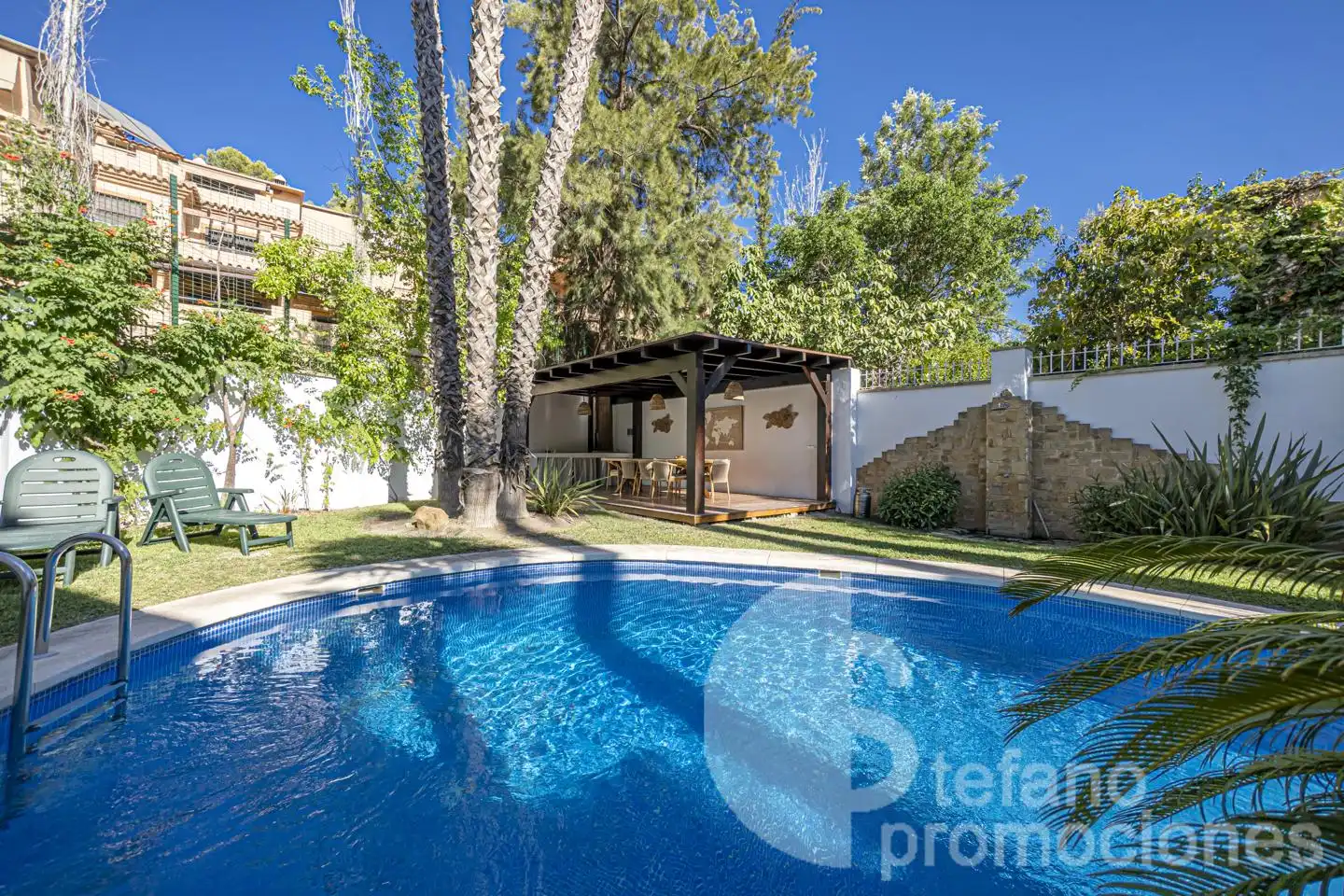 Piscina de Casa o xalet en venda en Málaga amb Aire condicionat, Jardí privat i Parquet