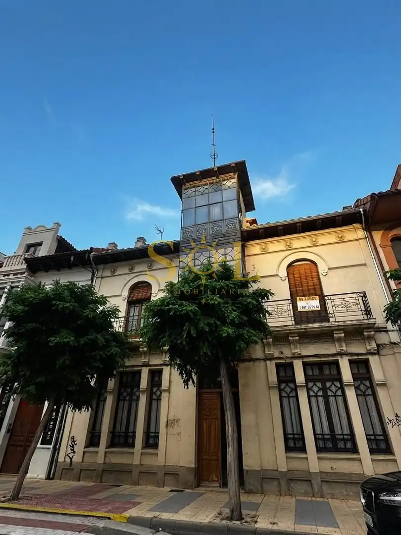 Vista exterior de Casa o chalet en venta en La Bañeza  con Calefacción, Parquet y Trastero