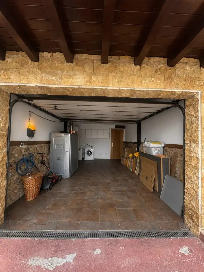 Casa adosada en venta en Riotuerto con Calefacción y Terraza