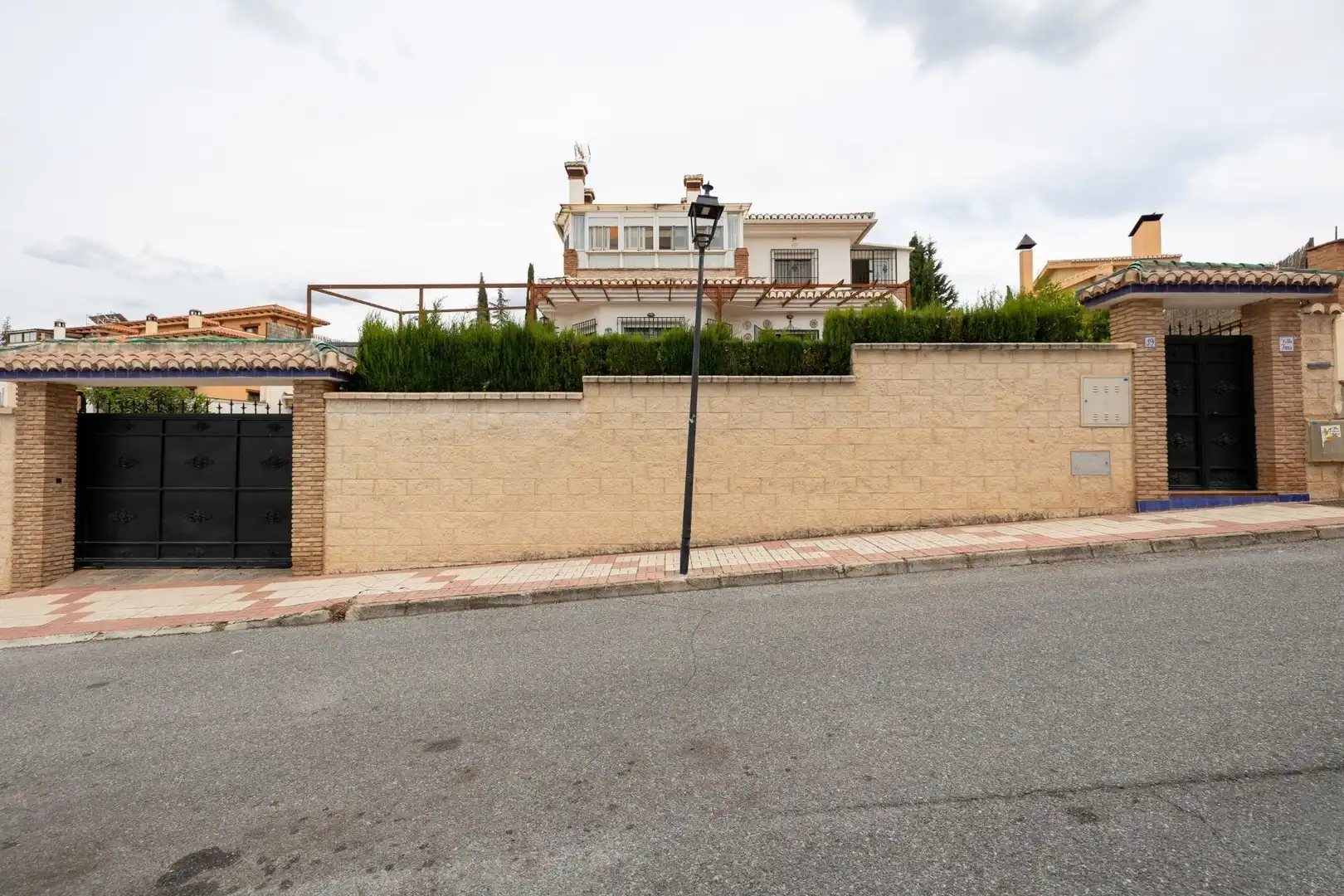 Exterior view of Houses for sale in Barrio de la Vega