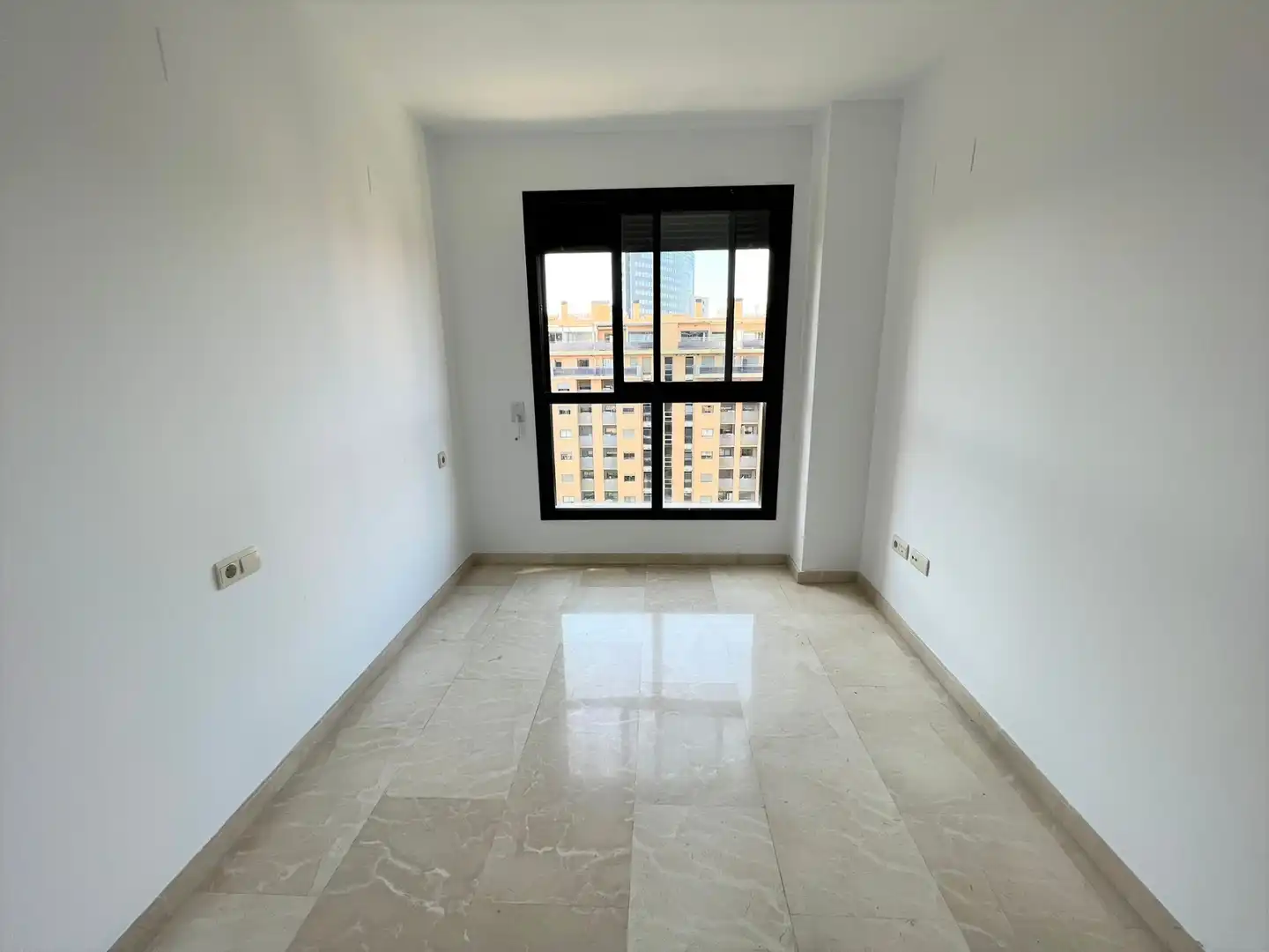 Bedroom of Flat for rent in Valencia  with Air Conditioner, Oven and Washing machine