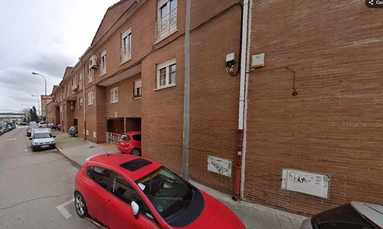 Aparcament de Casa adosada en venda en Fuenlabrada amb Calefacció i Traster