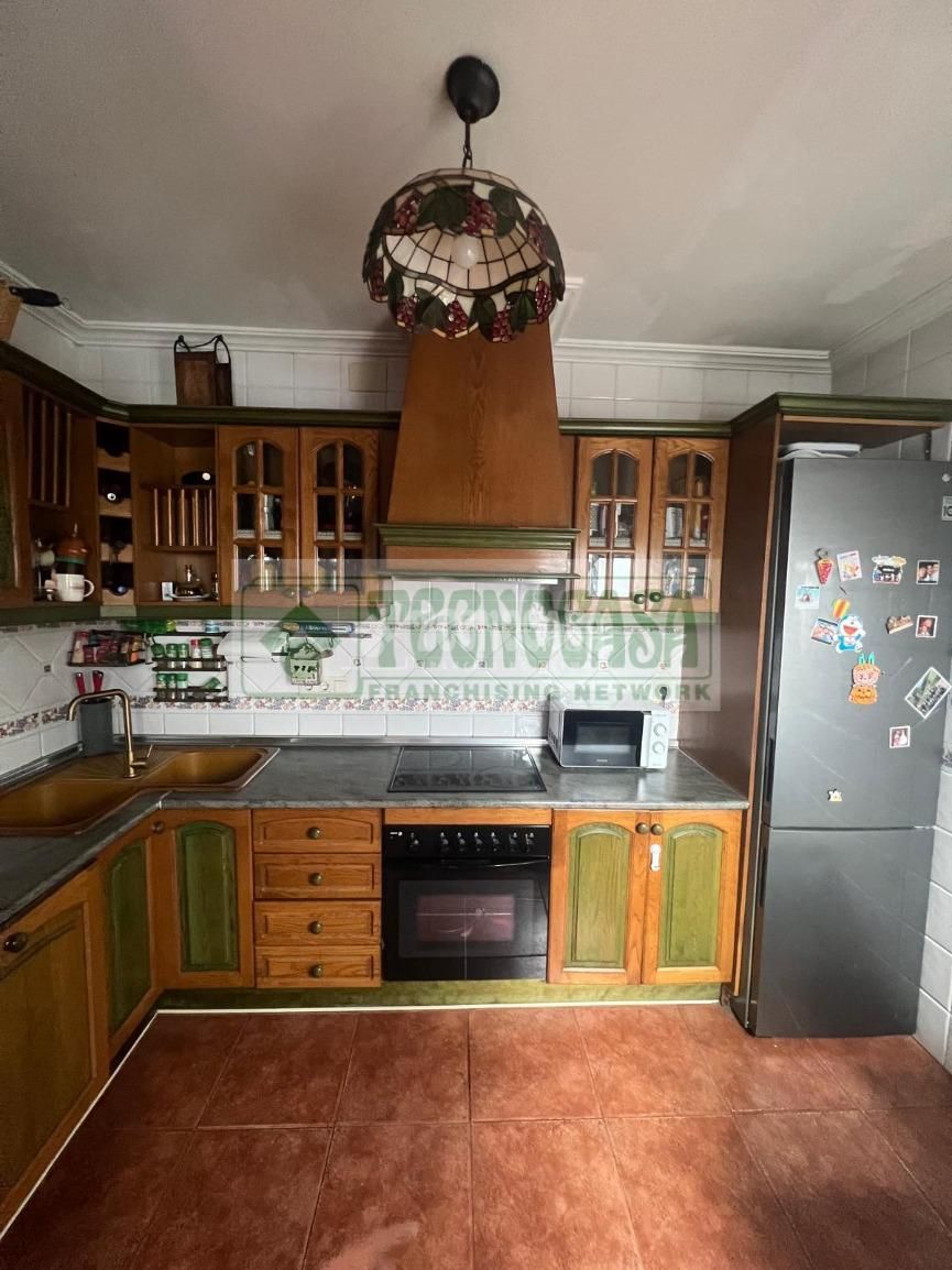 Cuina de Casa adosada en venda en Ronda amb Aire condicionat, Calefacció i Terrassa