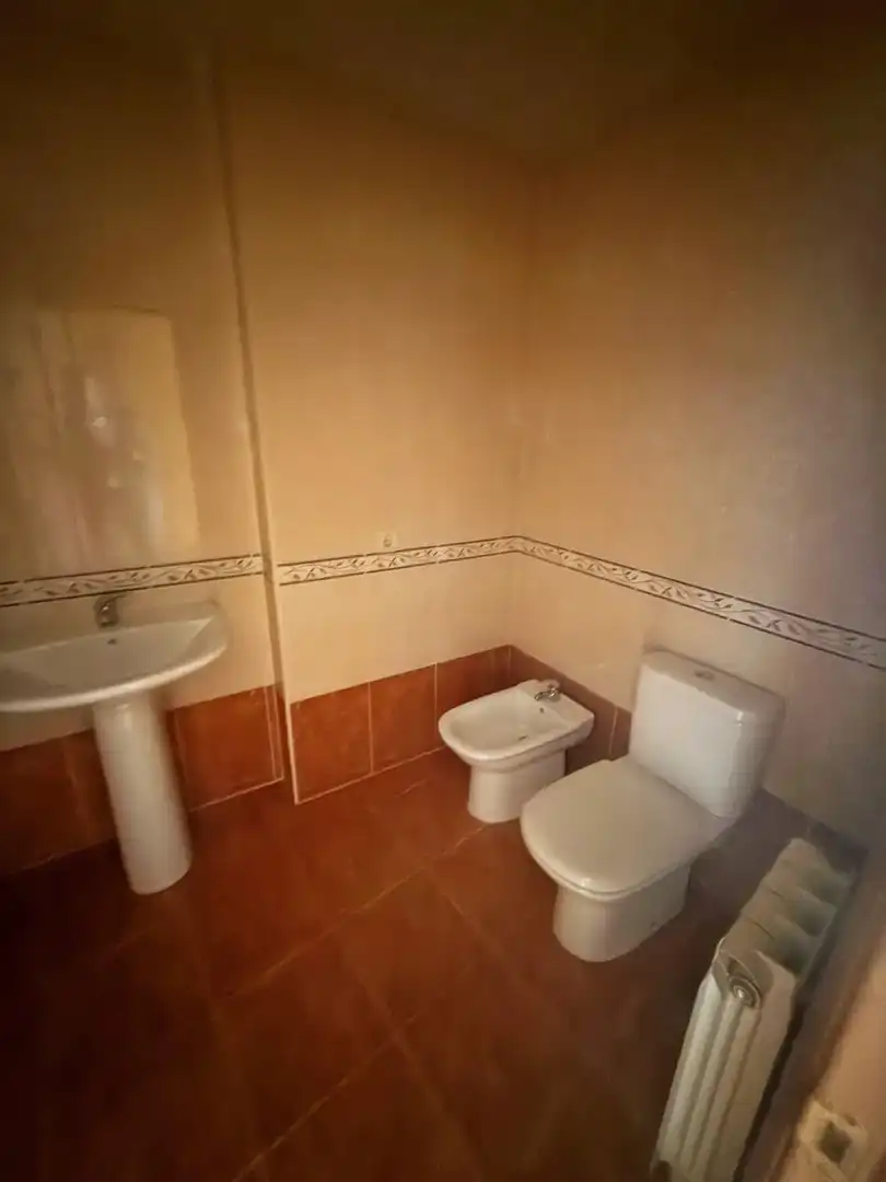 Baño de Piso en venta en Palencia con Calefacción y Terraza