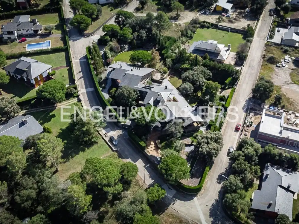 Außenansicht von Country house zum Verkauf in Seva mit Klimaanlage, Heizung und Privatgarten