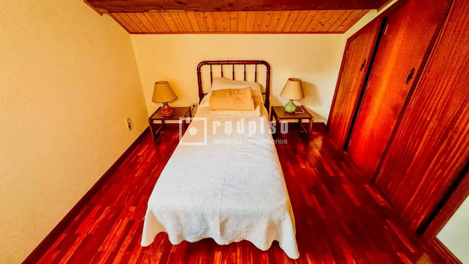 Habitación de Casa o chalet en venta en Abegondo con Parquet, Terraza y Amueblado