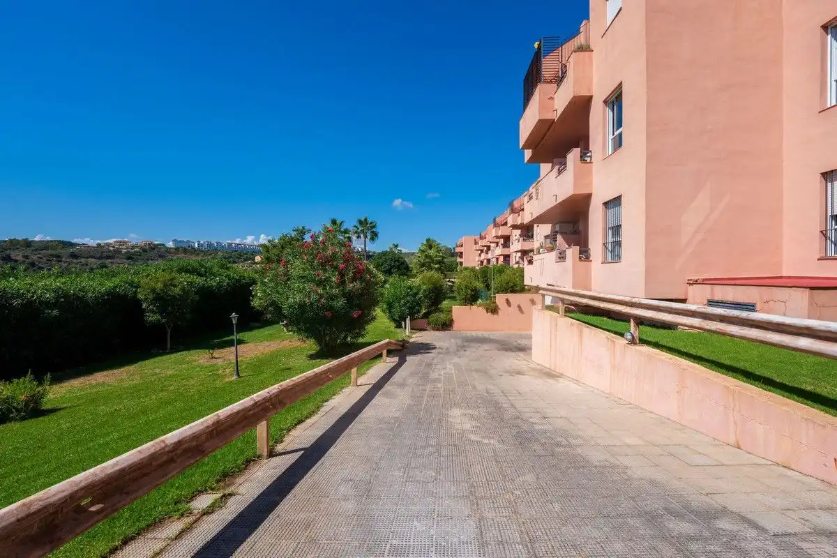 Vista exterior de Àtic en venda en Manilva amb Aire condicionat, Calefacció i Terrassa