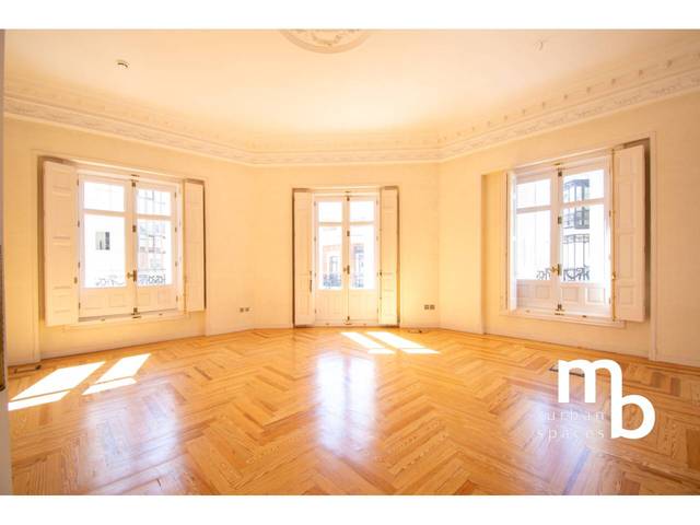 Piso en Venta en Calle Manuel González Longoria en Trafalgar