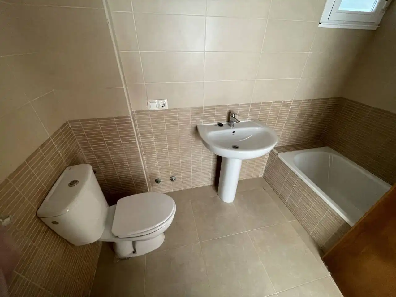 Badezimmer von Einfamilien-Reihenhaus zum Verkauf in Bermillo de Sayago mit Heizung