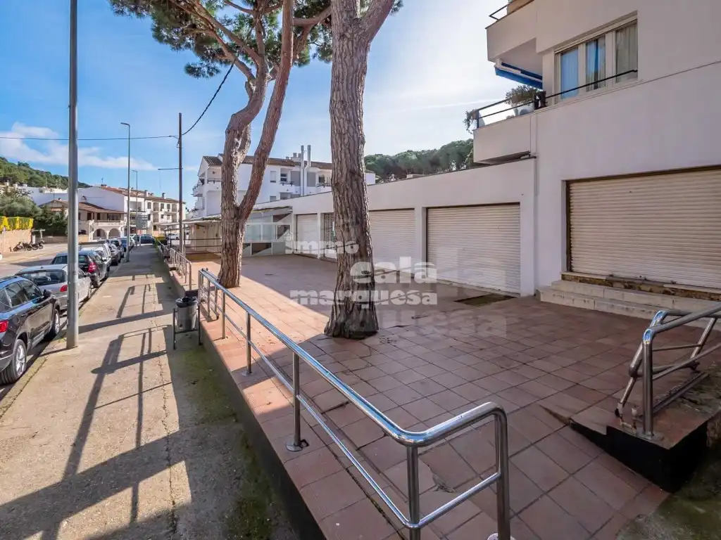 Vista exterior de Local en venda en Palafrugell