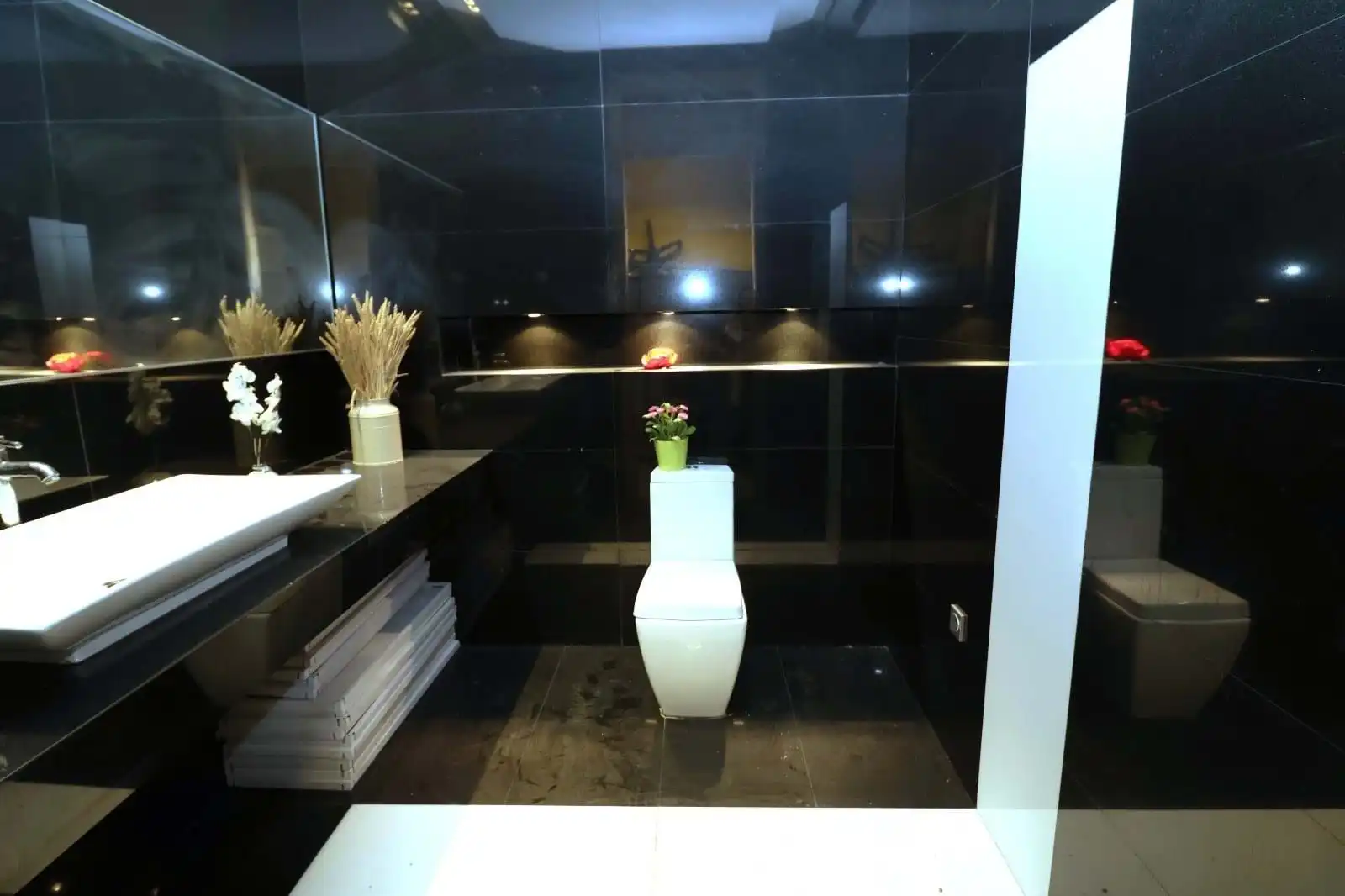 Bathroom of Office for sale in Santurtzi 