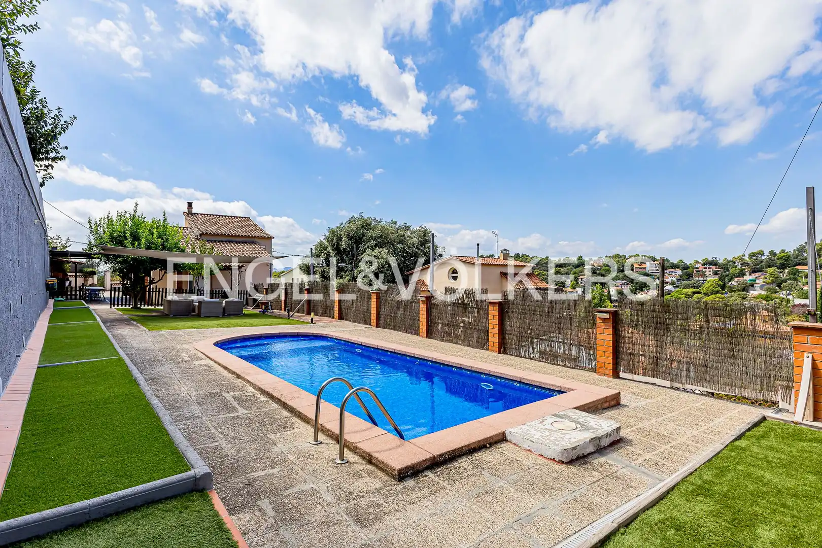 Piscina de Casa o xalet en venda en Sant Cugat del Vallès amb Aire condicionat, Calefacció i Jardí privat